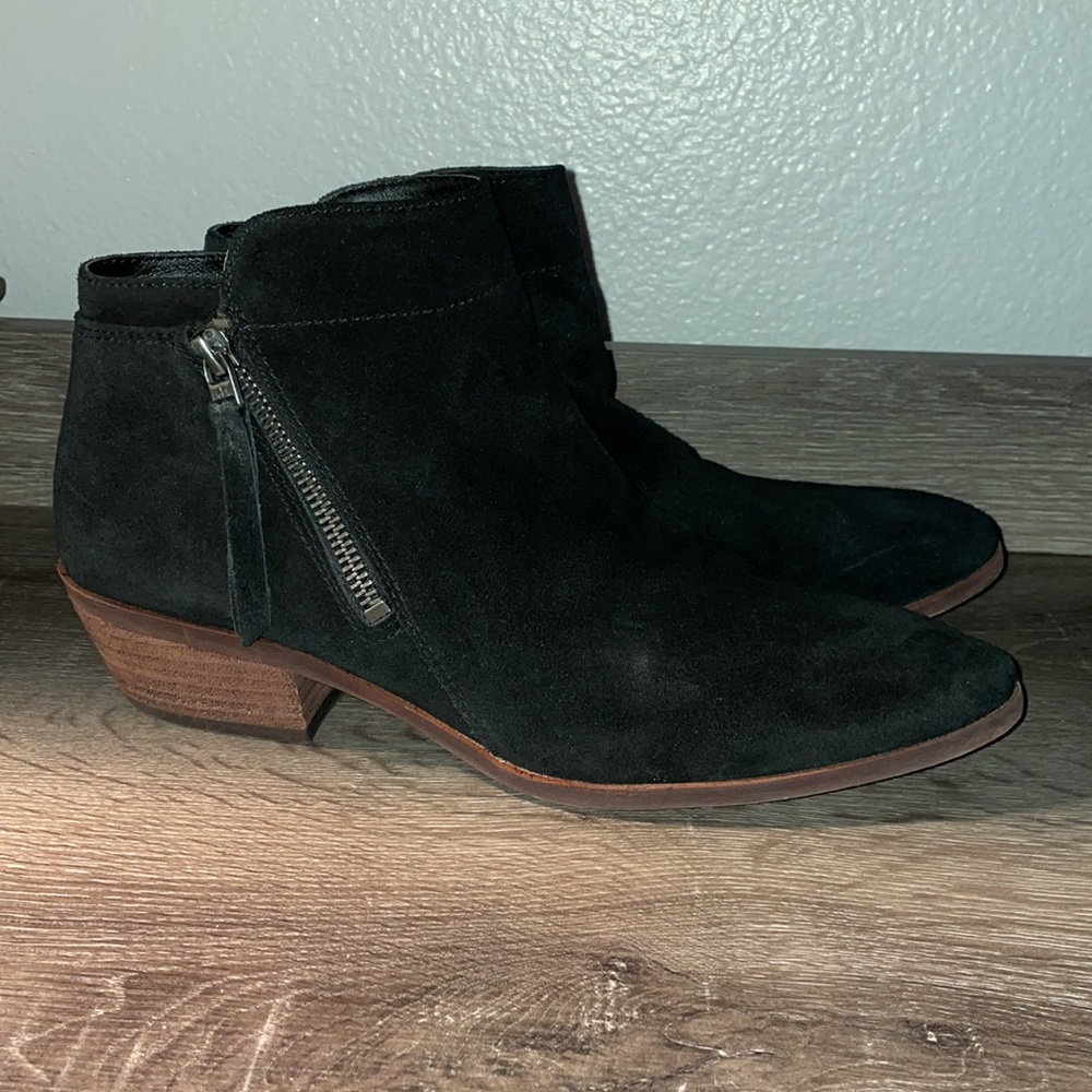 SAM EDELMAN PACKER ANKLE BOOTIES.